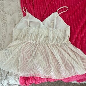 White flowy top, shein, never worn, excellent condition